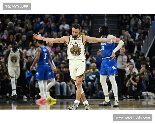 库里第三节独砍15分，生涯第200次单节得分上双